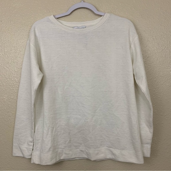 Liz Claiborne White Oversized Athleisure Soft Cozy Light Weight Sweater Size M - Picture 2 of 5
